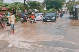 Jalan menuju Museum Al Quran terbesar se-dunia  nyaris terputus banjir