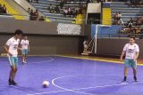 Alam Ganjar main futsal dengan komunitas tuli di Kupang