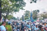 Massa pendukung Prabowo-Gibran memadati sepanjang jalan Gatot Subroto