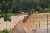 Pemkab OKU pinjamkan perahu fiber  untuk korban banjir di Karang Agung