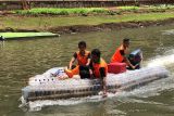 Keren, botol plastik bekas disulap jadi perahu