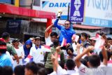 Bupati Tanah Datar arak piala Adipura menuju Kota Batusangkar