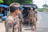 Satpol PP segel warung remang-remang tempat prostitusi