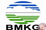 BMKG peringatkan risiko hujan sedang hingga lebat disertai petir