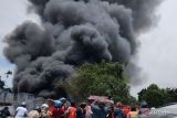 Kebakaran di kawasan padat penduduk Pasar Aur Kuning Bukittinggi