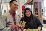 Pengusaha kue basah Palembang banyak  pesanan dari luar kota