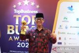 Bupati OKU meraih penghargaan  Top Pembina BUMD 2024