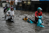 Banjir rendam sejumlah wilayah di Tangsel