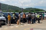 Pemudik di  Merak protes mobil tak kunjung masuk kapal