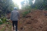 Jalan menuju batas RI dan Malaysia di Kapuas Hulu tertimbun tanah longsor