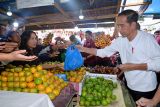 Presiden belanja buah-sayur di Pasar Buah Berastagi