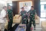 Warga perbatasan RI-Timor Leste serahkan senjata M16 A1 ke TNI AD