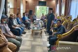 Warga Muara Tuhup datangi DPRD sampaikan tiga keluhan