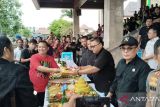 Pj Gubenur Sumsel kirim tumpeng untuk buruh yang peringati Mayday 2024