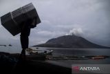 Ada potensi bahaya awan panas hingga banjir lahar dari Gunung Ruang di Sitaro