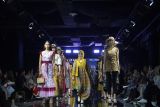 UMKM binaan Pusri tampil di Fashion Show Kelana Wastra Indonesia 2024