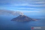 Korban erupsi Gunung Ruang yang sakit diangkut pakai helikopter