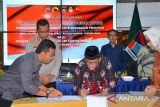 Pemkot Padang serahkan dana hibah untuk Pilkada 2024