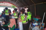 Polwan Polres OKU perkuat dapur umum bantu korban banjir