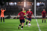 Latihan Timnas putri Singapura sebelum melawan Timnas putri Indonesia