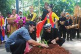 UI menggelar sedekah hutan mengajak lestarikan lingkungan