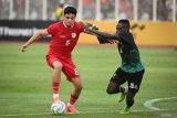 Pemain timnas Indonesia Ragnar Oratmangoen disambut meriah saat pulang Maluku