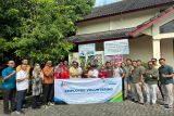 BPJS Ketenagakerjaan Kanwil Jateng & DIY hijaukan Kantor Kelurahan Tawangmas Semarang