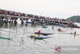 Polda Kepri gelar lomba dayung sampan peringati Hari Bhayangkara