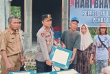 Polres OKU Timur bedah  rumah tidak layak huni