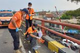 Polisi selidiki penyebab pria gantung diri di Flyover Cimindi Bandung