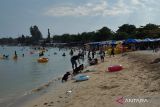 Pantai Bandengan Jepara dibanjiri wisatawan