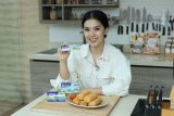 Bahan dan cara membuat risoles keju kornet ala Chef Devina