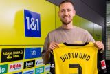 Klub Borussia Dortmund ikat Waldemar Anton dari Stuttgart