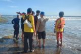 Dua wisatawan hilang terseret ombak pantai