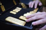 Harga emas Antam turun tipis jadi Rp1,399 juta per gram
