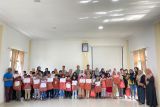 Pemdes Kubang Tangah Sawahlunto beri penghargaan pada pelajar berprestasi