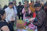 Bupati Wan Siswandi kenalkan produk UMKM Pulau Serasan ke wisman