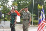 Indonesian and Malaysian armed forces conduct joint border patrol