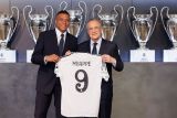 Real Madrid perkenalkan pemain baru Kylian Mbappe di Stadion Santiago Bernabeu