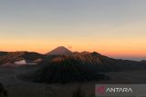 Saat kemarau, wisatawan piknik ke Gunung Bromo waspadai kebakaran hutan