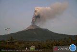 Gunung Ibu erupsi dengan amplitudo 28 mm hingga Kamis pagi