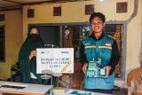 WIZ menyalurkan bantuan mesin jahit untuk UMKM