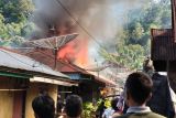 Tiga Rumah semi permanen ludes terbakar di Pasaman