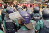 73 orang tewas, termasuk 14 polisi, dalam unjuk rasa Bangladesh