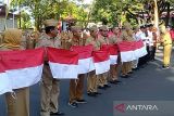 Pemkab Banyumas bagikan  ribuan Bendera Merah Putih untuk masyarakat