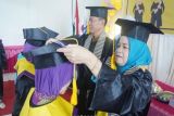 Pj Wali Kota Prabumulih wisuda peserta sekolah lansia