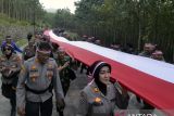 Pembentangan Bendera Merah Putih oleh TNI-Polri 