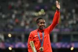 Pelari Kenya Faith Kipyegon atlet pertama raih emas 1.500 m putri Olimpiade tiga kali berturut