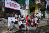 PT Semen Padang restocking 3000 ekor ikan bilihhasil pemijahan di Danau Singkarak