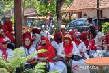 Candi Borobudur majukan wisata daerah sekitar